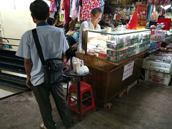 Cena Comerciante Vendedor Pessoas Mercado Molhado Cidade Sihanoukville Camboja Início — Fotografia de Stock