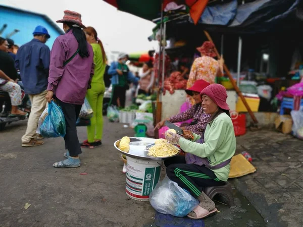 Cena Comerciante Vendedor Pessoas Mercado Molhado Cidade Sihanoukville Camboja Início — Fotografia de Stock