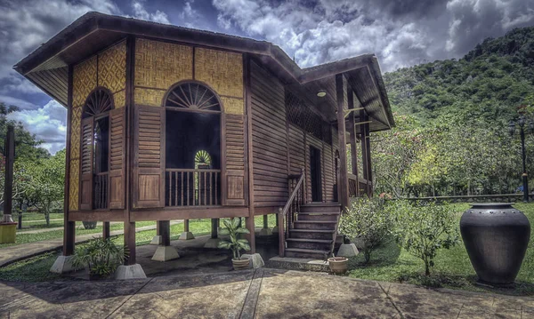 eski geleneksel malay ev