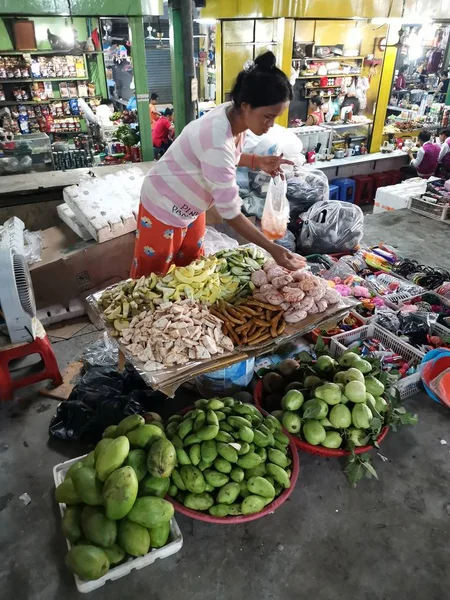 Scena Commerciante Venditore Persone Mercato Bagnato Della Città Sihanoukville Cambogia — Foto Stock