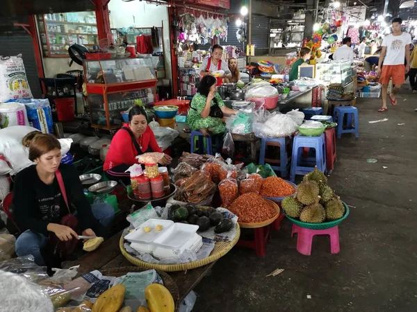 Σκηνή Του Εμπόρου Πωλητή Και Άνθρωποι Της Πόλης Υγρό Αγορά — Φωτογραφία Αρχείου