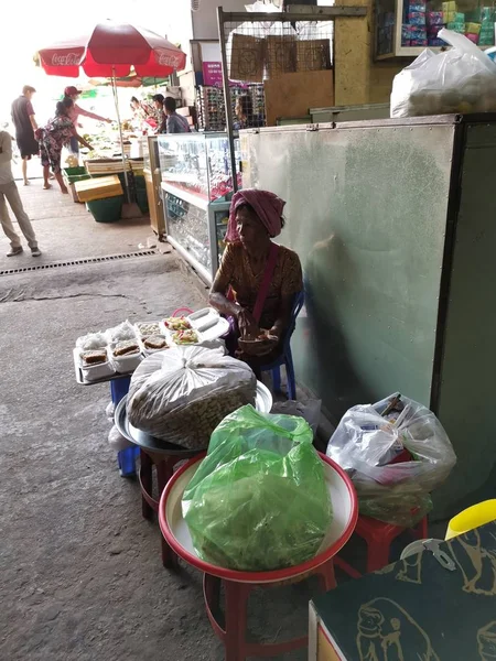 Scena Commerciante Venditore Persone Mercato Bagnato Della Città Sihanoukville Cambogia — Foto Stock