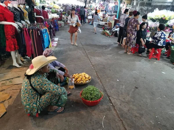 Scène Van Handelaar Verkoper Mensen Natte Markt Van Stad Sihanoukville — Stockfoto