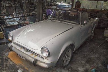 Eski klasik eski model araba 