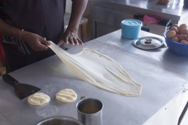 Hint kızarmış hamur yapma sürecinde