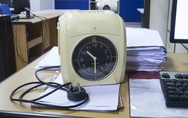 delikli kart katılım makine