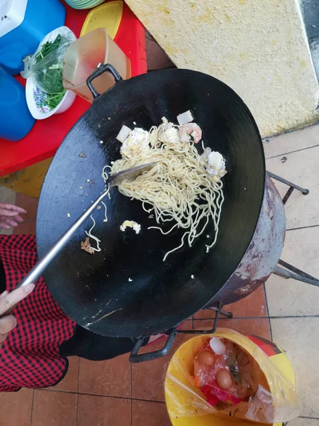 Asiatische Nudeln Verkaufen Und Braten — Stockfoto