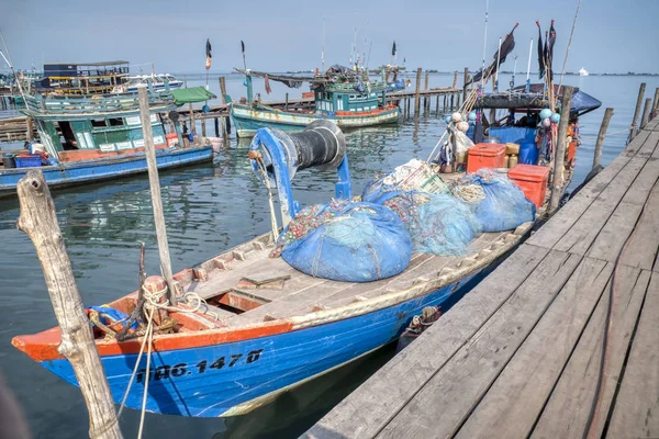 Sihanoukville Kamboçya Şubat 2019 Sihanoukville Balıkçı Köyü Limanındaki Ahşap Iskele — Stok fotoğraf