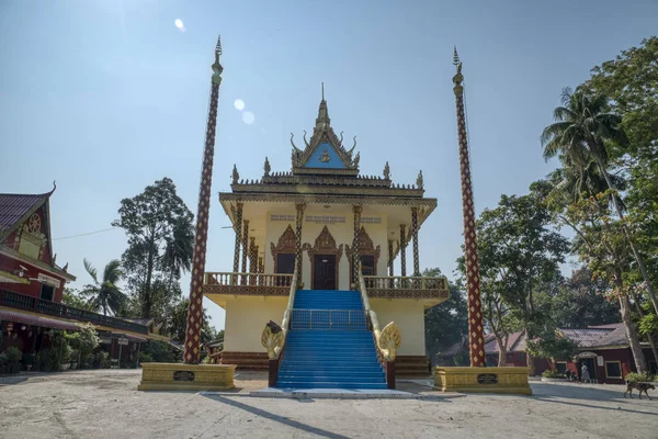 カンボジア シアヌークビル 2019年2月27日 ワット ルー寺院の真ん中に位置する本堂の雄大な建物の眺め — ストック写真