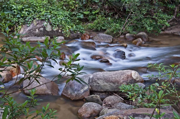 Langsame Verschlusszeit Fotografie Bei Strömendem Wasser — Stockfoto