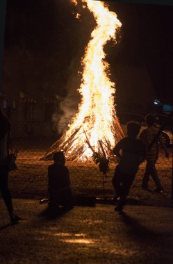 tanınmayan insanlar firecamp izliyor