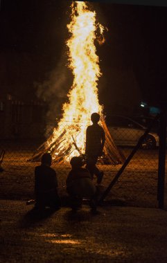 tanınmayan insanlar firecamp izliyor