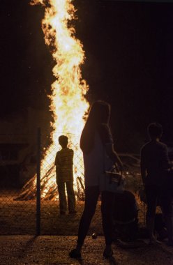 tanınmayan insanlar firecamp izliyor