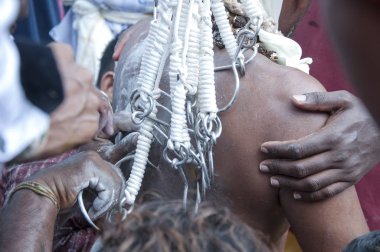 Perak, Malezya. 18 Nisan 2018: Sitiawan Hint Tapınağı'ndaki Thaipusam festivali sırasında Hint alayı sahnesi.