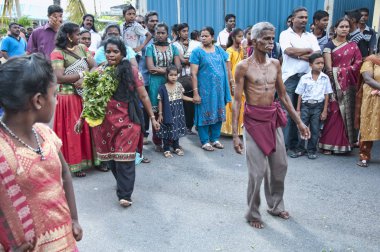 Perak, Malezya. 18 Nisan 2018: Sitiawan Hint Tapınağı'ndaki Thaipusam festivali sırasında Hint alayı sahnesi.