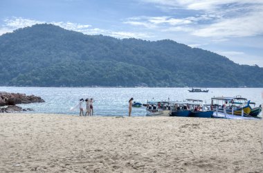 Trengganu, Malezya. 24 Haziran 2019 : Güzel genç kızların manzara manzarası ve aktivitesi, Redang Adası'ndaki Marine Park'taki güzel plajın etrafında fotoğraf çekmenin keyfini çıkarıyor. 