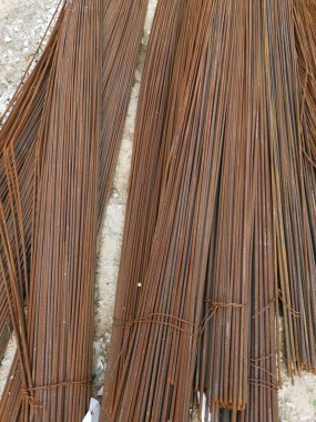 Öncelikle bina için güçlendirilmiş temel temel ayağı