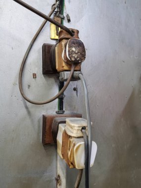 eski 3 pimfler ve adaptör yanlış kullanılan