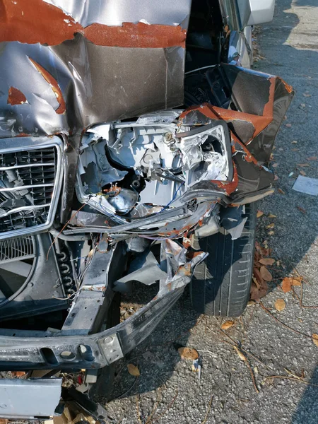 Autowracks Nach Unfall Straßenrand Zurückgelassen — Stockfoto