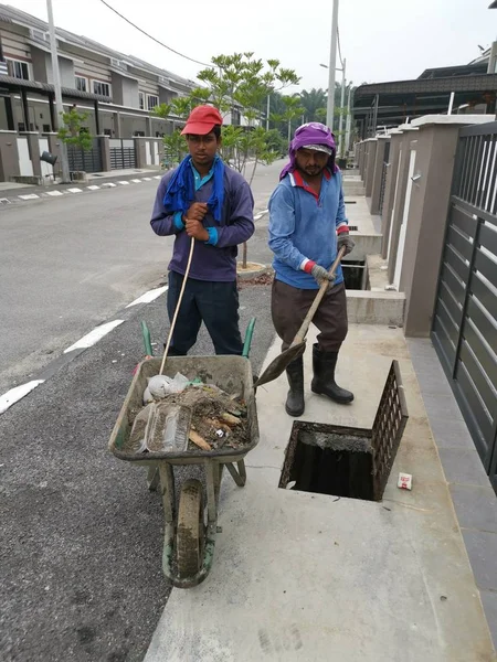 Perak Malasia Agosto 2019 Escena Dos Trabajadores Municipales Indios Limpiando —  Fotos de Stock