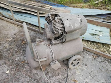 terk edilmiş yağma yüksek basınç kompresör motorunun parçası