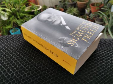 Perak, Malezya. 21 Eylül 2019: Sigmund Freud'un mas'ın evinde bıraktığı kitabının görüntüler.
