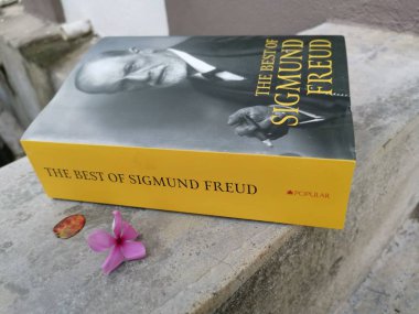 Perak, Malezya. 21 Eylül 2019: Sigmund Freud'un mas'ın evinde bıraktığı kitabının görüntüler.