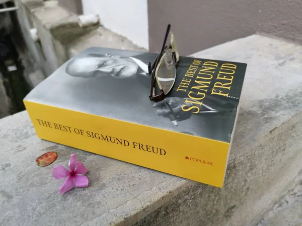 Perak Malasia Septiembre 2019 Muestras Del Libro Sigmund Freud Izquierda — Foto de Stock