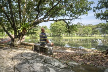 Perak, Malezya. 16 Eylül 2019: Taiping Lake Garden Park'ta sakin vakit geçirmenin keyfini çıkaran insanların huzur ve güzel sahneleri.