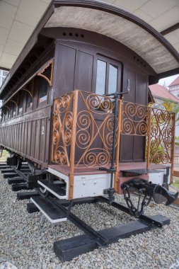 Perak, Malezya. 16. 2019: Antika veya antika tren motoru ve kabini halkın Taiping Müzesi 'nde görmesi için sergileniyor.