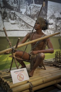 Perak, Malezya. 16. 2019: Perak yerlilerinin mankeni Taiping Müzesi 'nde halka gösterilecek.