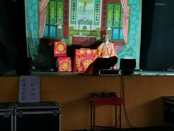 2019年10月7日 在马来西亚佩坎古尔尼举行的九神帝节期间 中国歌剧在舞台上表演 — 图库照片