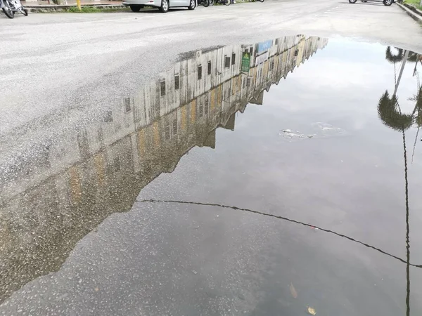 Charco Por Calle Después Una Fuerte Caída — Foto de Stock