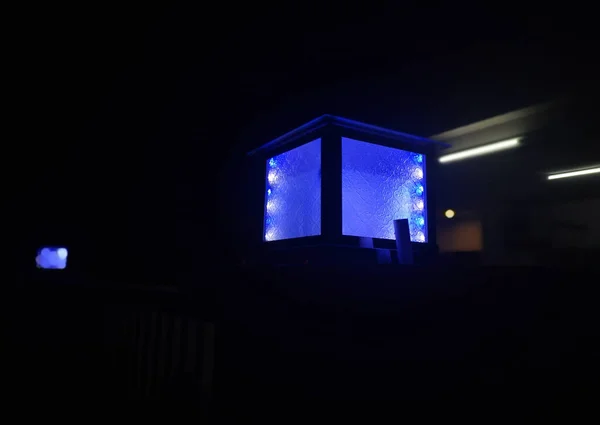 Éjszakai Jelenet Kapu Pillér Lámpa — Stock Fotó