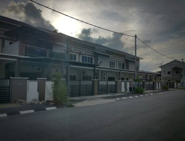 Kasvetli bir akşam manzarası.