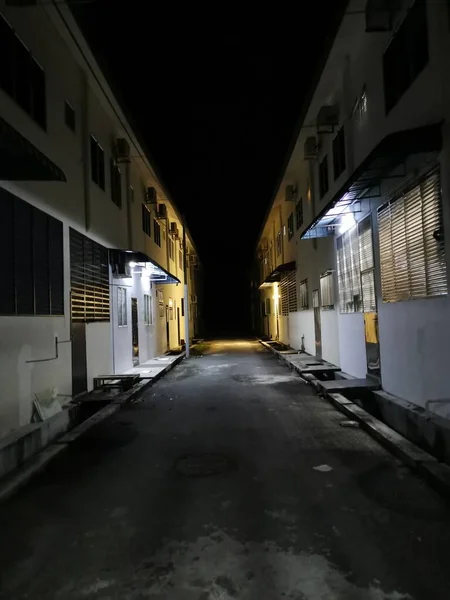 Подсветка Темной Тротуара — стоковое фото