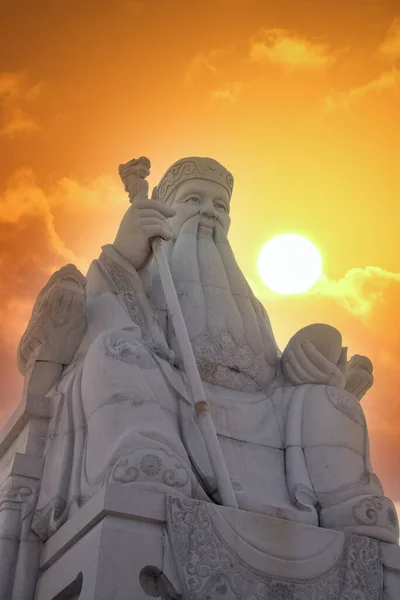 Tempo Cielo Panoramico Con Mitologia Cinese Divinità Statua Primo Piano — Foto Stock