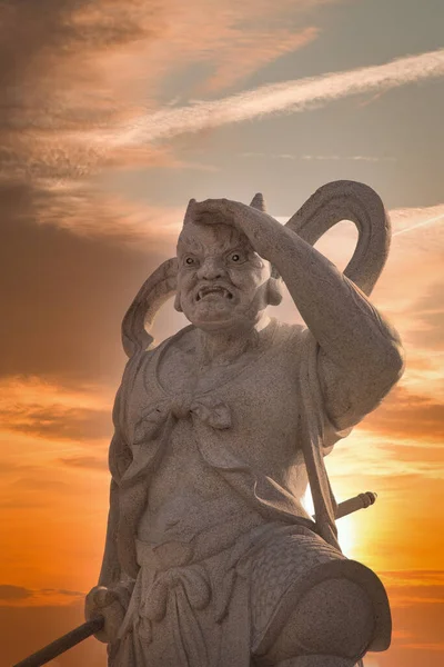 Tempo Cielo Panoramico Con Mitologia Cinese Divinità Statua Primo Piano — Foto Stock