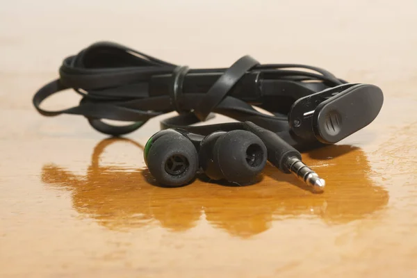 Imagen Cerca Tapones Auriculares Con Cable Negro — Foto de Stock