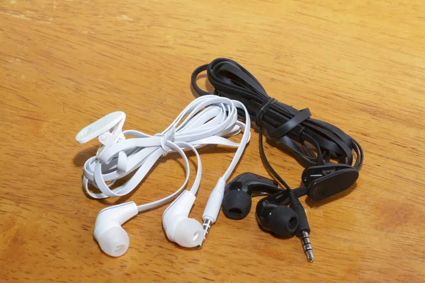 Imagen Cerca Tapones Auriculares Con Cable Blanco Negro — Foto de Stock