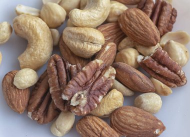 Yenilebilir badem, ceviz, ceviz, fıstık ve fındık karışımı..