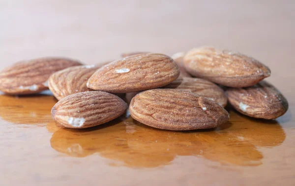 营养可食用的烤杏仁 — 图库照片