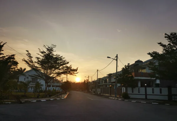 Lever Soleil Tôt Matin Scène Ciel Dans Les Maisons Résidentielles — Photo