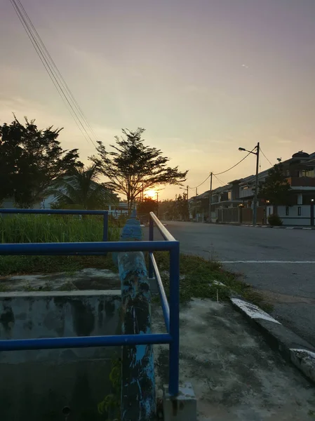 Madrugada Amanhecer Céu Cena Casas Residenciais — Fotografia de Stock