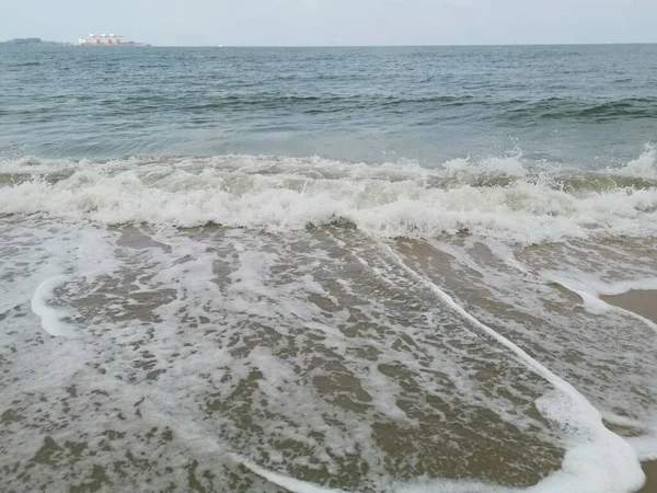 ฉากคล นทะเลร มชายหาด — ภาพถ่ายสต็อก