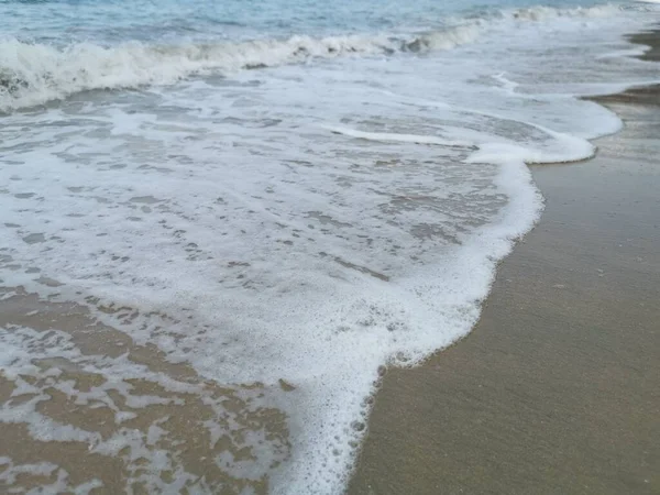 Ondas Mar Cena Pela Praia — Fotografia de Stock