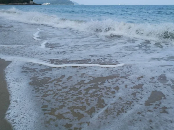 Ondas Mar Cena Pela Praia — Fotografia de Stock