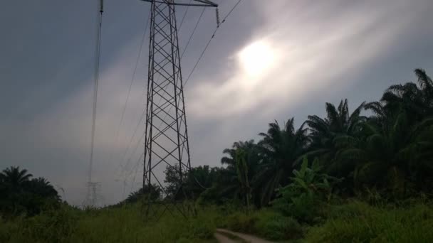 Bilder Från Det Elektriska Tornet Och Det Morgon Himmel Scen — Stockvideo