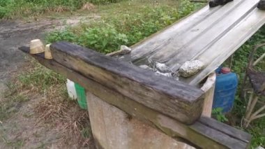 Yağmur suyu görüntüsü beton kuyuyu doldurdu..