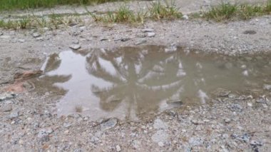 Çamurlu su birikintisine girerken çekilmiş görüntüler..
